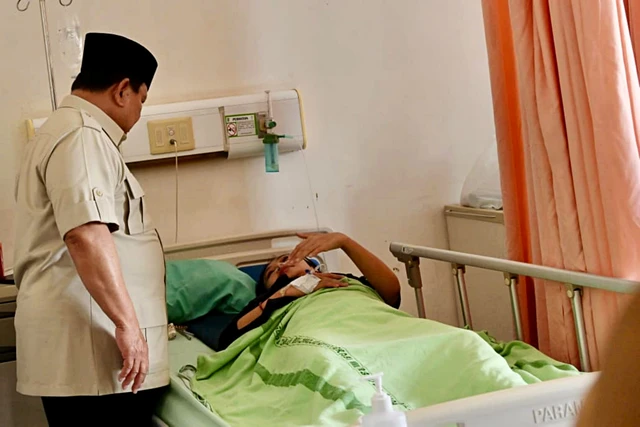 Ada Peran Dasco, Prabowo Jenguk Korban di RSUD & Siapkan Rp 4 T Benahi Jalur KA